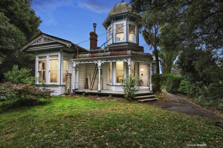 Photo of property in 118 Glenmore Street, Northland, Wellington, 6012