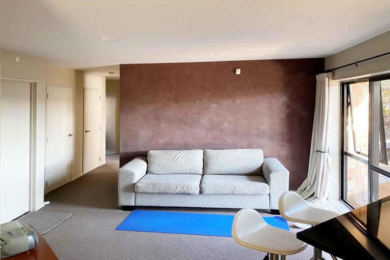 Photo of property in 10a Phoenicia Court, The Gardens, Auckland, 2105