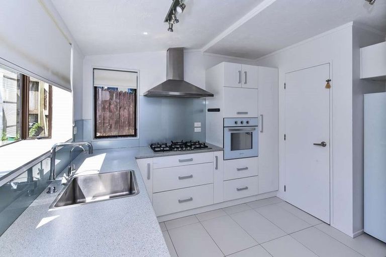 Photo of property in 8 Sandgate Avenue, Botany Downs, Auckland, 2010