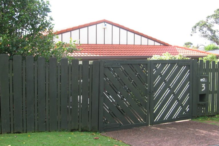 Photo of property in 3 Surville Place, Mairangi Bay, Auckland, 0630