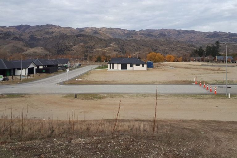 Photo of property in 27 Stratford Drive, Mount Pisa, Cromwell, 9383