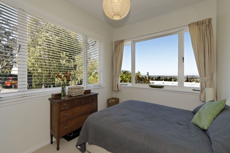 Photo of property in 3 Roland Hill, Glen Eden, Auckland, 0602