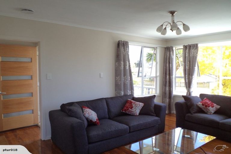 Photo of property in 1/52 Harrington Road, Henderson, Auckland, 0610