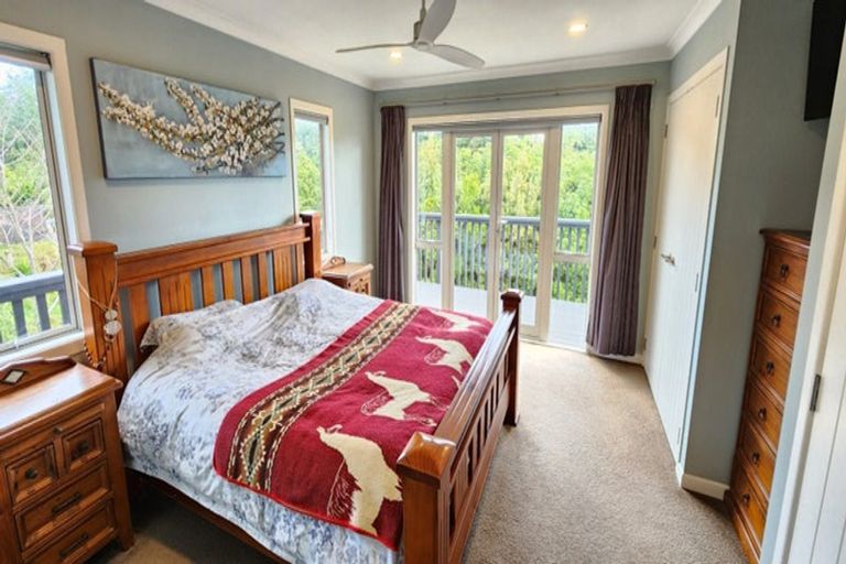 Photo of property in 9a Larsen Place, Merrilands, New Plymouth, 4312