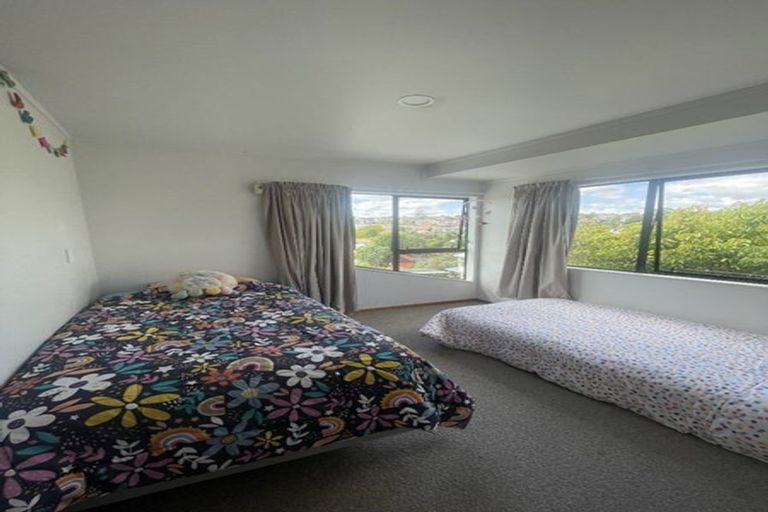 Photo of property in 2/16 Kiteroa Terrace, Rothesay Bay, Auckland, 0630