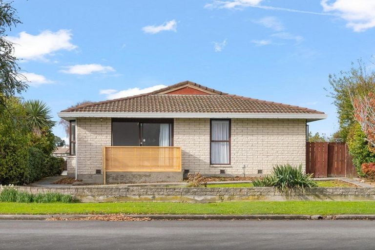 Photo of property in 1/2 Castile Place, Belfast, Christchurch, 8051