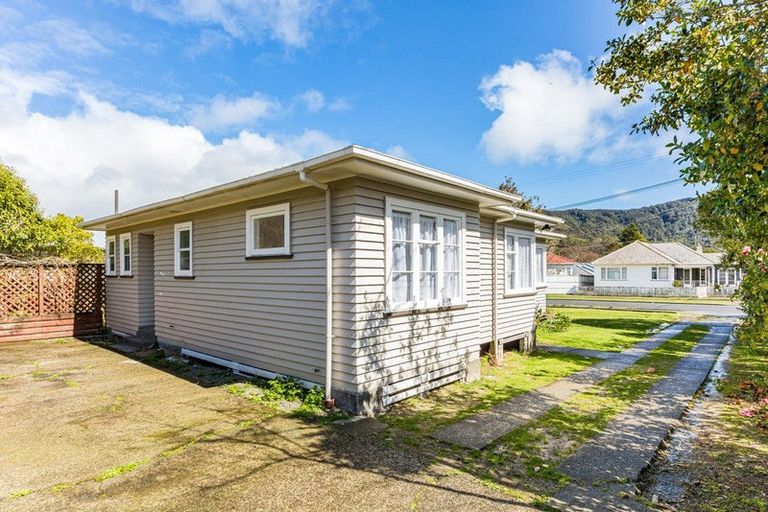 Photo of property in 21 Peel Place, Wainuiomata, Lower Hutt, 5014