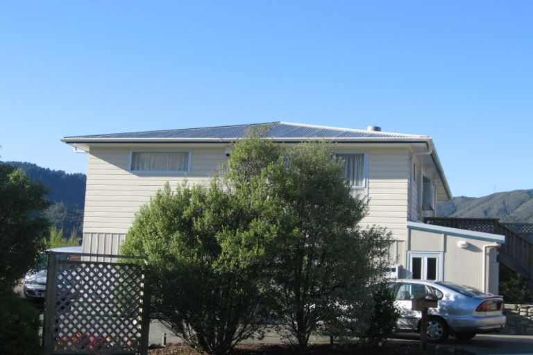 Photo of property in 8 Tiroiti Grove, Stokes Valley, Lower Hutt, 5019