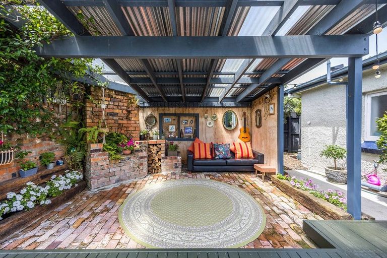 Photo of property in 8 Craigbank Avenue, New Lynn, Auckland, 0600