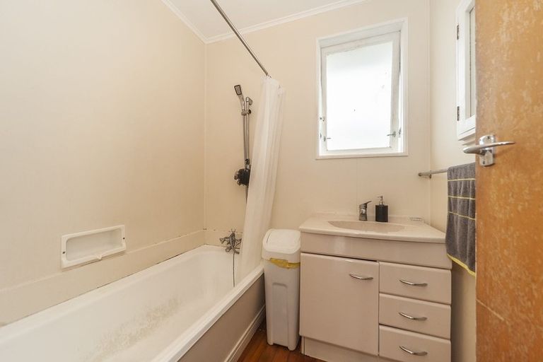 Photo of property in 7/55 Apu Crescent, Lyall Bay, Wellington, 6022