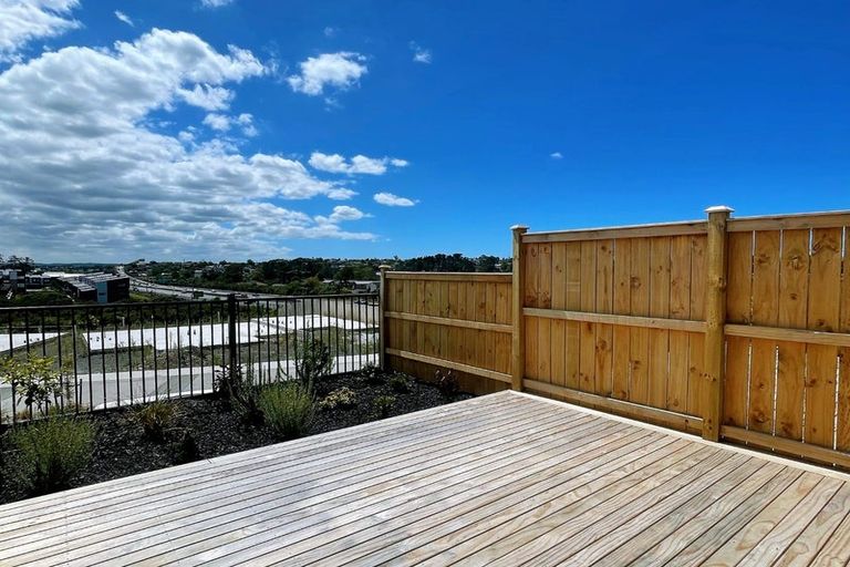 Photo of property in 18 Puihi Crescent, Massey, Auckland, 0614