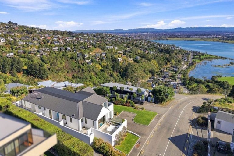 Photo of property in 60 Glenstrae Road, Redcliffs, Christchurch, 8081