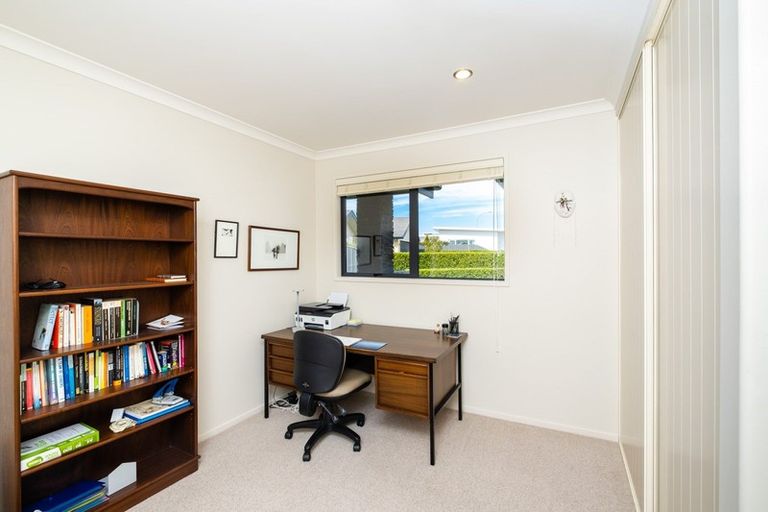 Photo of property in 8 Devine Close, Havelock North, 4130