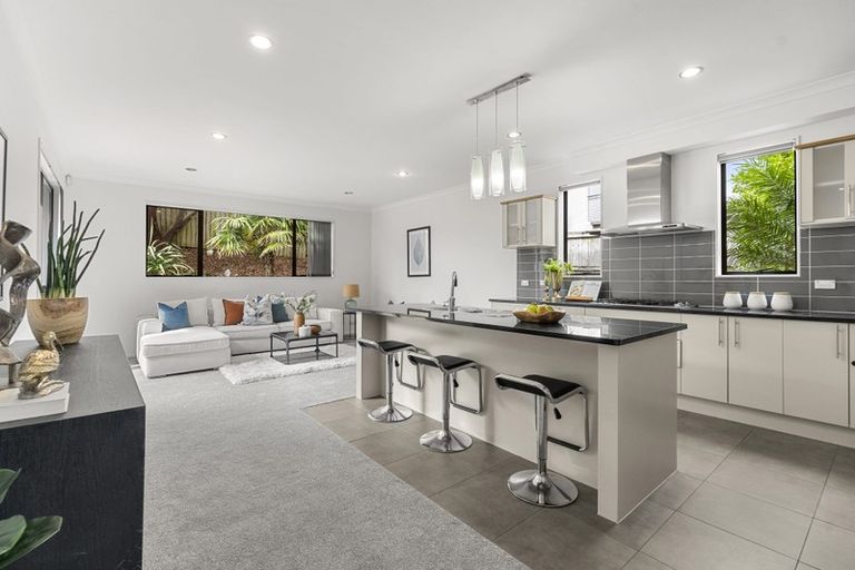 Photo of property in 9 Corricvale Way, Northcross, Auckland, 0632