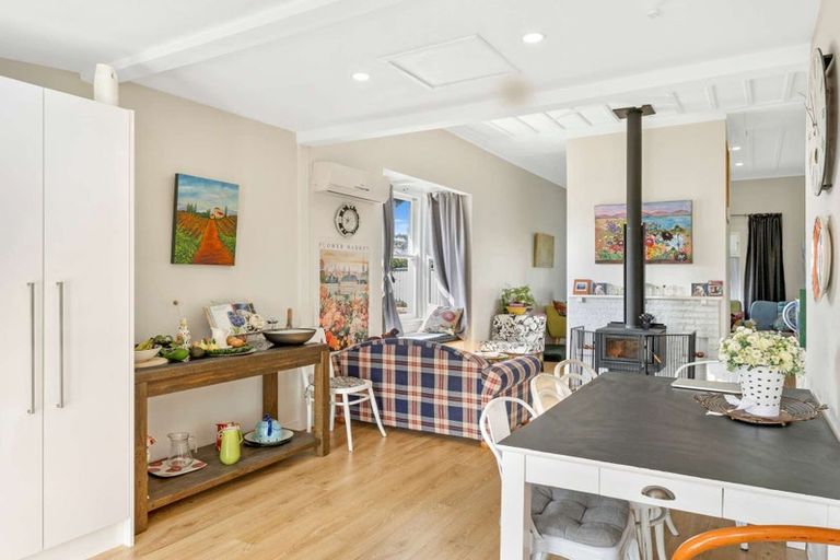 Photo of property in 11 Carow Street, Palmerston North, 4410