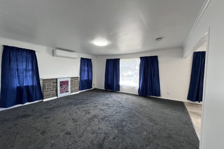 Photo of property in 79 Cobham Crescent, Kelston, Auckland, 0602