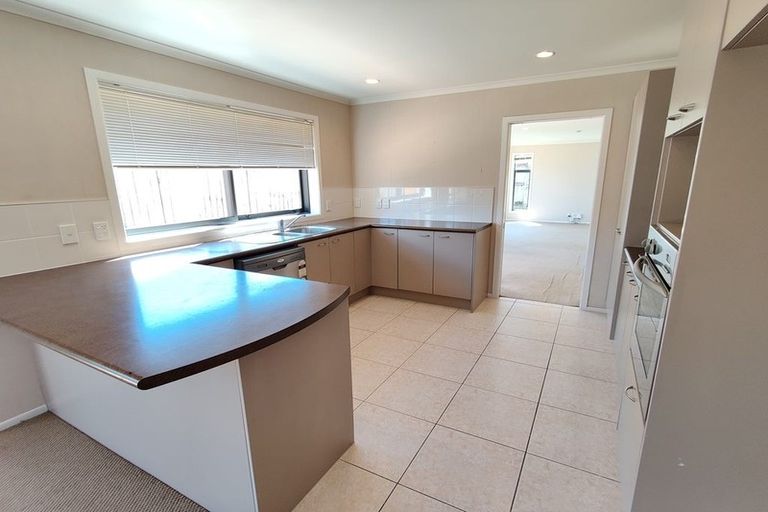 Photo of property in 6 Hampervale Place, Flat Bush, Auckland, 2016