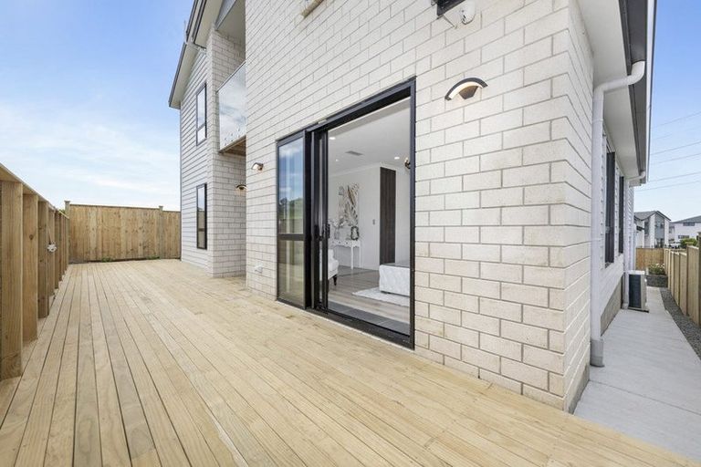 Photo of property in 2a Ballyalton Crescent, Flat Bush, Auckland, 2019