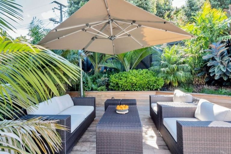 Photo of property in 1/8 Commodore Parry Road, Castor Bay, Auckland, 0620