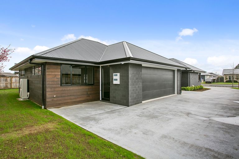 Photo of property in 35 Tulip Drive, Cambridge, 3434