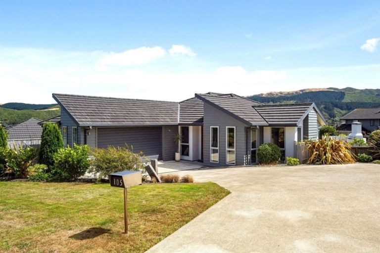 Photo of property in 105 Bing Lucas Drive, Tawa, Wellington, 5028