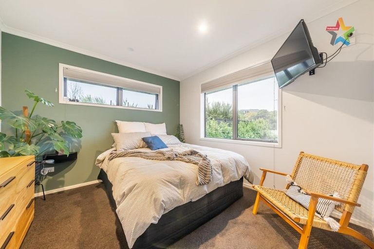 Photo of property in 2 Mooring Close, Whitby, Porirua, 5024