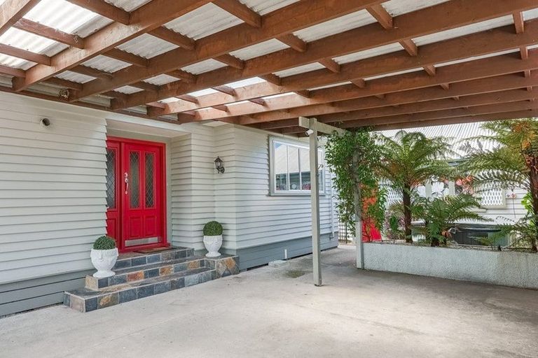 Photo of property in 22 Queen Street, Westport, 7825