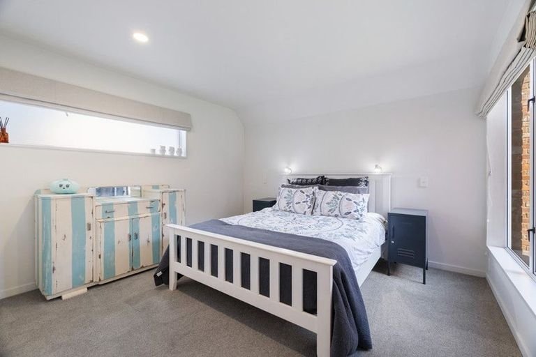 Photo of property in 2/195 Memorial Avenue, Burnside, Christchurch, 8053