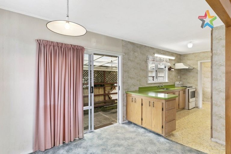 Photo of property in 18 Lowry Crescent, Stokes Valley, Lower Hutt, 5019