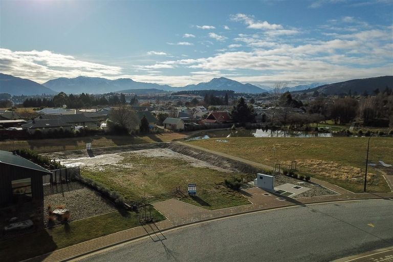 Photo of property in 17 Sapphire Spring Rise, Wanaka, 9305
