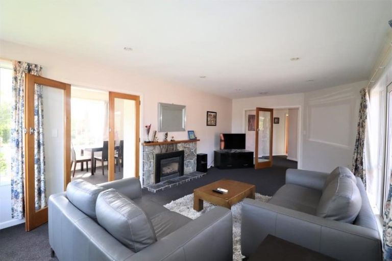 Photo of property in 15 Newbridge Place, Ilam, Christchurch, 8041