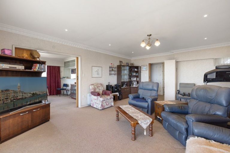 Photo of property in 128 Marine Parade, Mount Maunganui, 3116