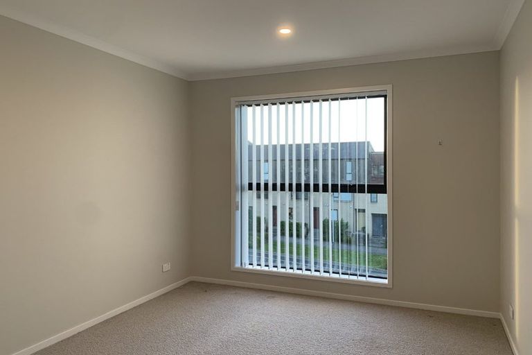 Photo of property in 5/4 Matimati Place, Hobsonville, Auckland, 0616