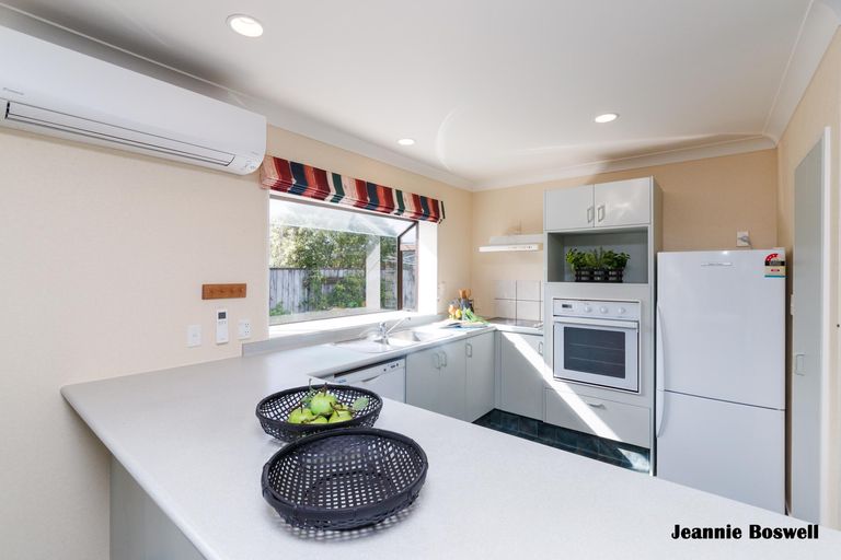 Photo of property in 19 Clearview Drive, Milson, Palmerston North, 4414