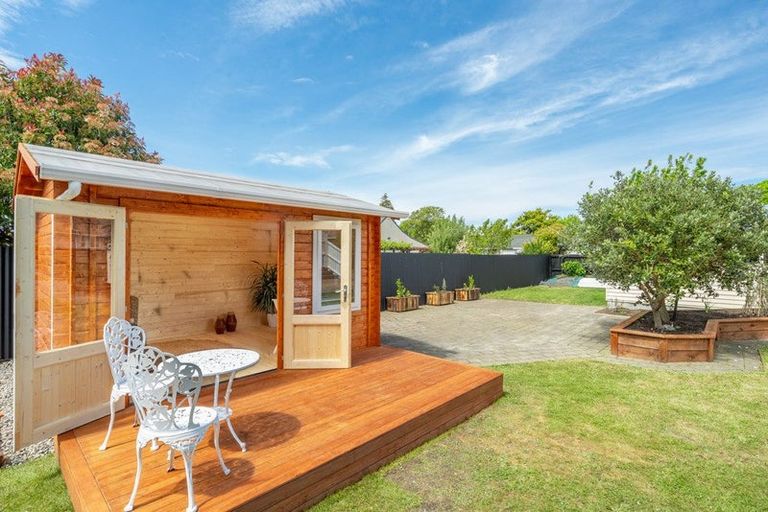 Photo of property in 22 Lambeth Crescent, Northcote, Christchurch, 8052