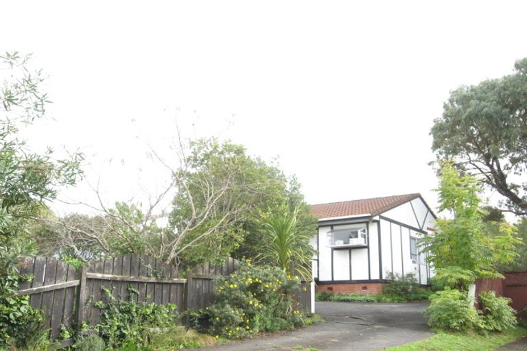 Photo of property in 2/11 Cheam Place, Pakuranga Heights, Auckland, 2010