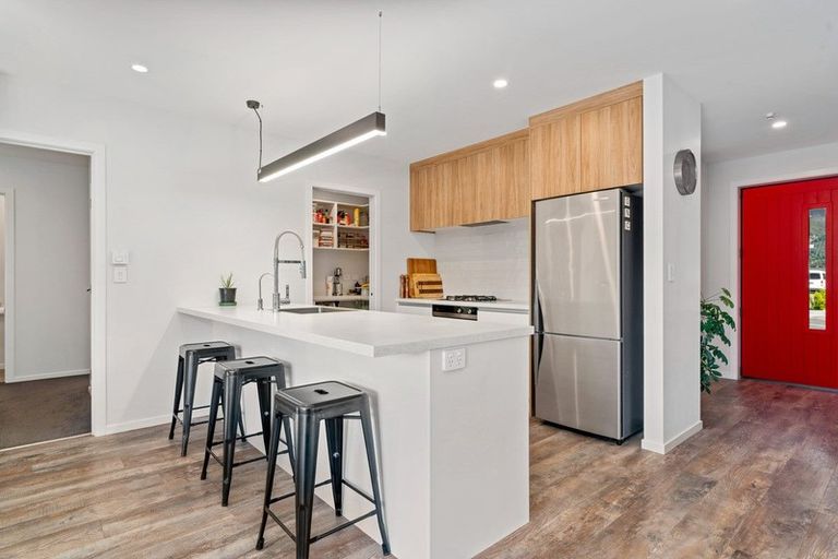 Photo of property in 8 Magpie Place, Lake Hawea, Wanaka, 9382