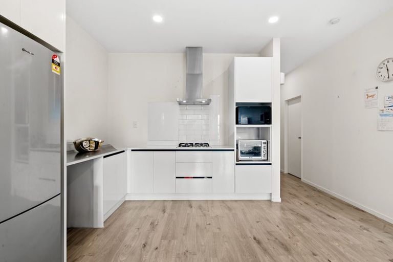 Photo of property in 6 Swamp Kauri Grove, Papakura, 2110