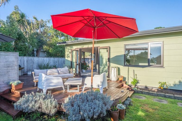 Photo of property in 27a Rauparaha Street, Waikanae Beach, Waikanae, 5036