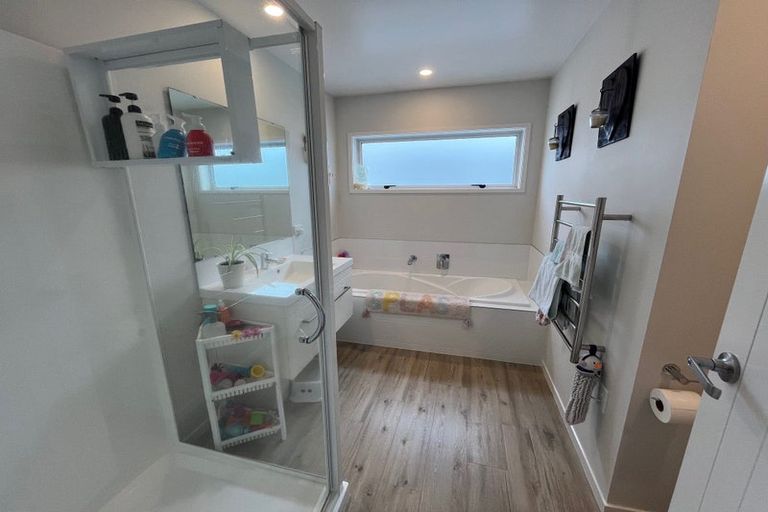 Photo of property in 8 Ruhanui Lane, Pakuranga Heights, Auckland, 2010