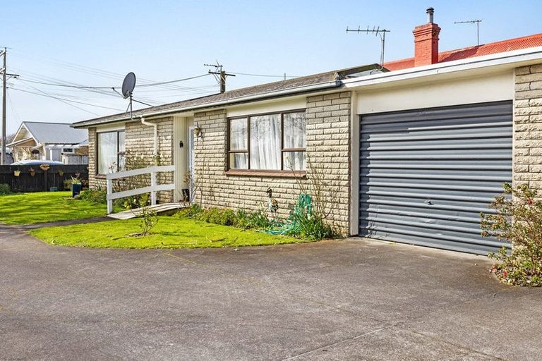 Photo of property in 19 Surrey Street, Hawera, 4610