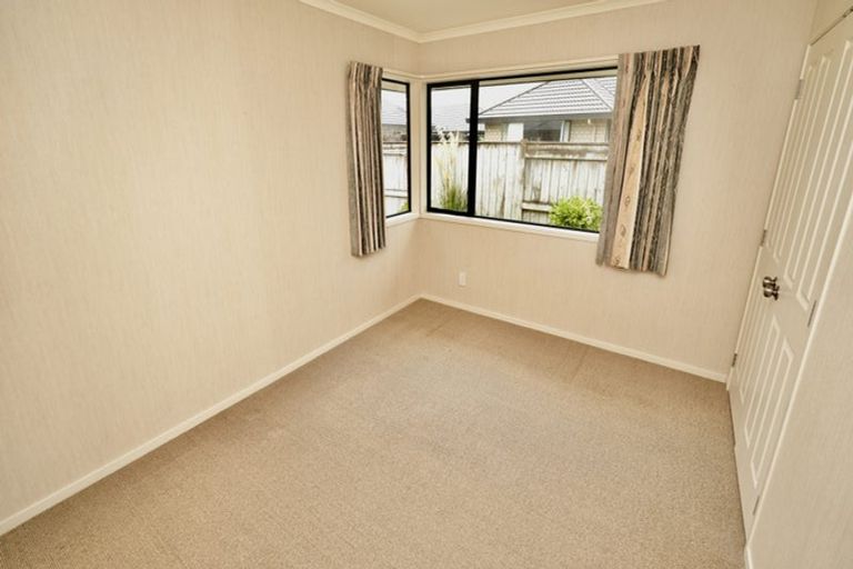 Photo of property in 24 Johnstone Drive, Fitzherbert, Palmerston North, 4410