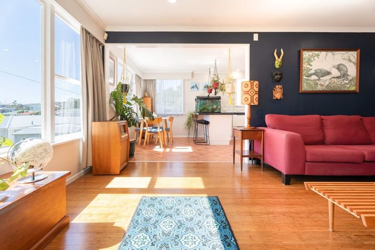 Photo of property in 97a Glanmire Road, Newlands, Wellington, 6037