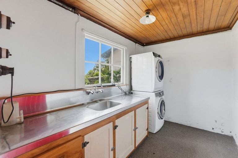 Photo of property in 6 Ridge Lane, New Plymouth, 4310