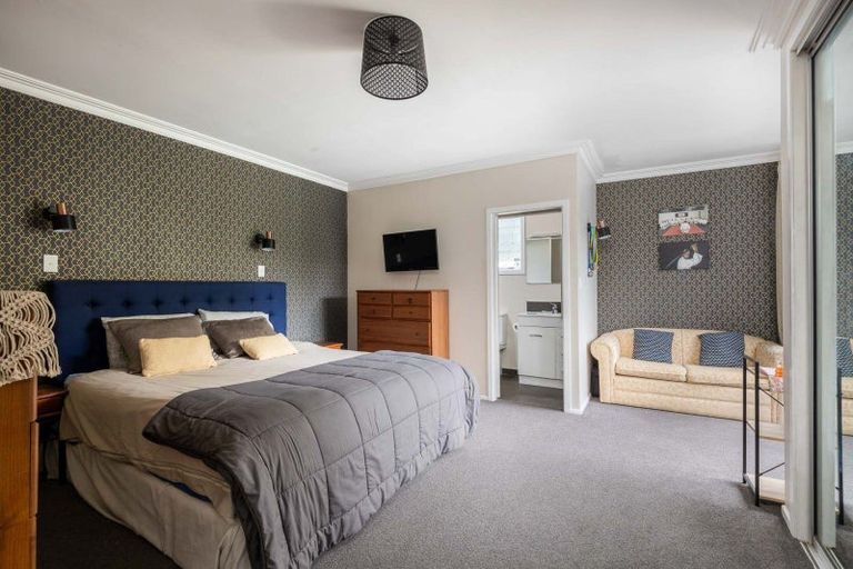 Photo of property in 10 Wallath Road, Westown, New Plymouth, 4310