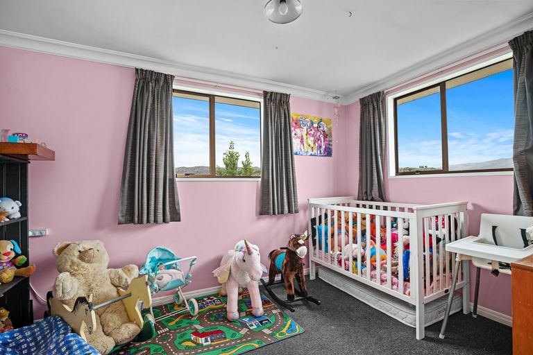 Photo of property in 2 Clutha Street, Alexandra, 9320