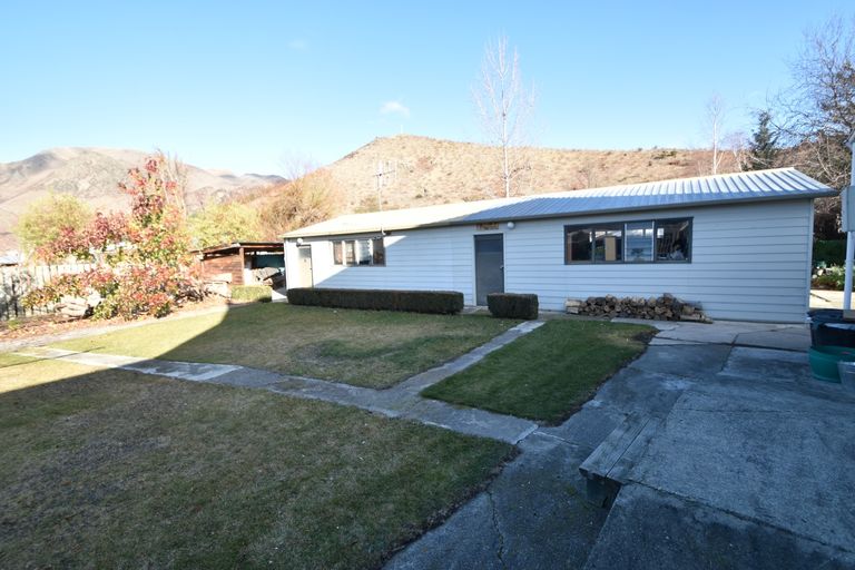 Photo of property in 17 Sutherland Road, Omarama, 9412