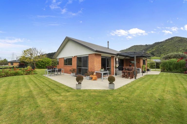 Photo of property in 16 Kauri Lane, Huntly, 3771