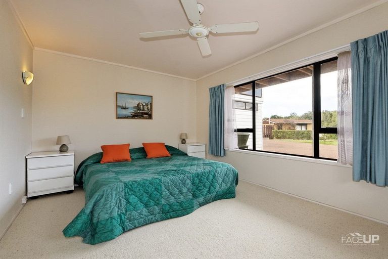 Photo of property in 172 Wiseley Road, West Harbour, Auckland, 0618