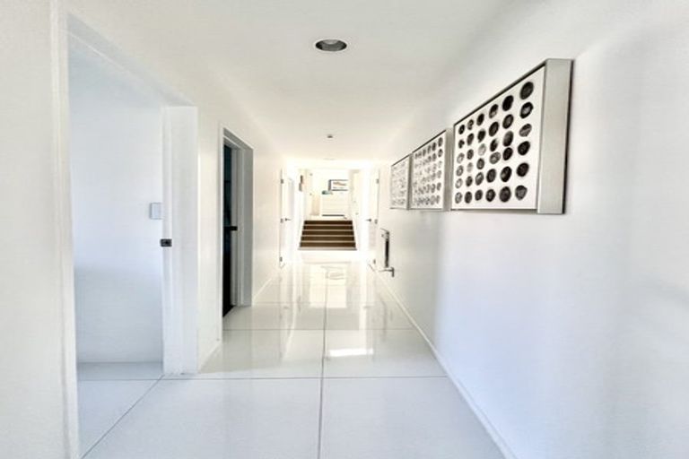 Photo of property in 16 Southworth Place, Grandview Heights, Hamilton, 3200